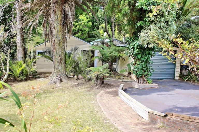 Photo of property in 182 Woodlands Park Road, Titirangi, Auckland, 0604