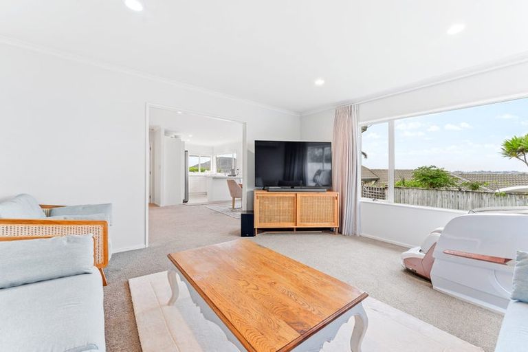 Photo of property in 44 Kath Hopper Drive, Orewa, 0931