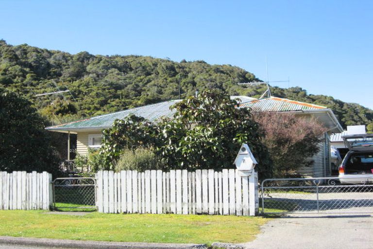 Photo of property in 7 Arum Road, Karoro, Greymouth, 7805