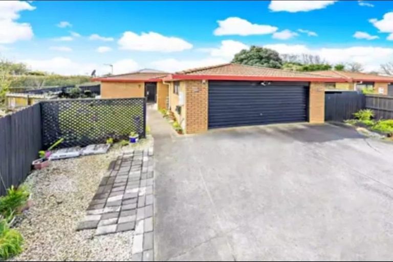 Photo of property in 2/69 Victoria Road, Papatoetoe, Auckland, 2025