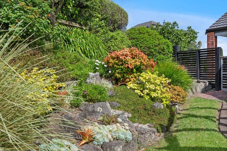 Photo of property in 2/1a Basilton Close, Bucklands Beach, Auckland, 2012