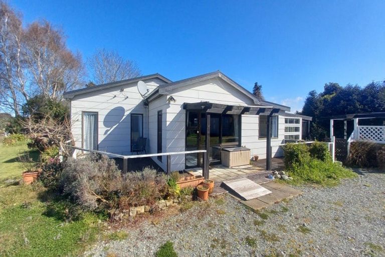 Photo of property in 33 Clifden Highway, Tuatapere, 9620