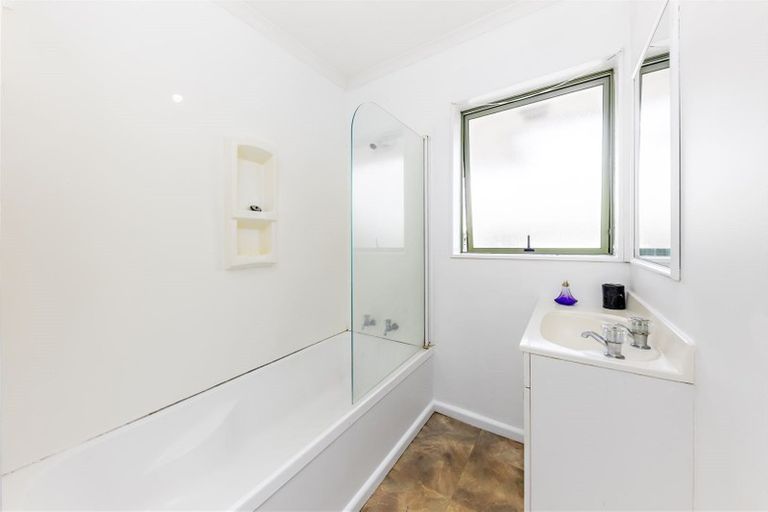 Photo of property in 1/11 Solveig Place, Randwick Park, Auckland, 2105