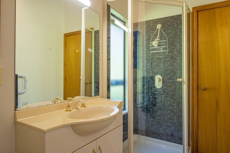 Photo of property in 8 Kaha Place, Russell, 0272