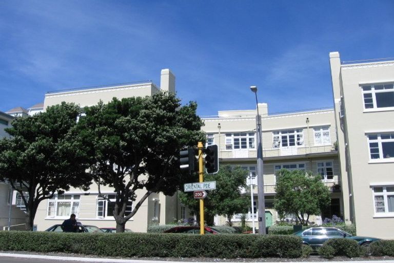 Photo of property in Fountain Court, 18/48 Oriental Parade, Oriental Bay, Wellington, 6011