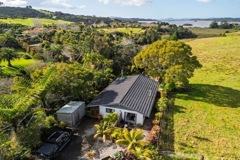 Photo of property in 35 Skudders Beach Road, Kerikeri, 0294