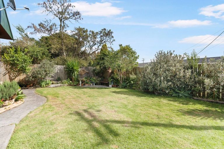 Photo of property in 2/2a Eskdale Road, Birkdale, Auckland, 0626