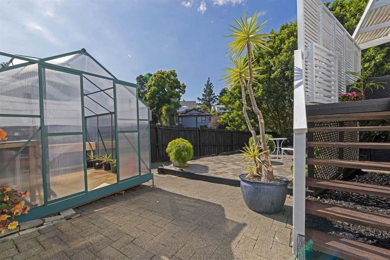 Photo of property in 1/29 Cranston Street, Torbay, Auckland, 0632