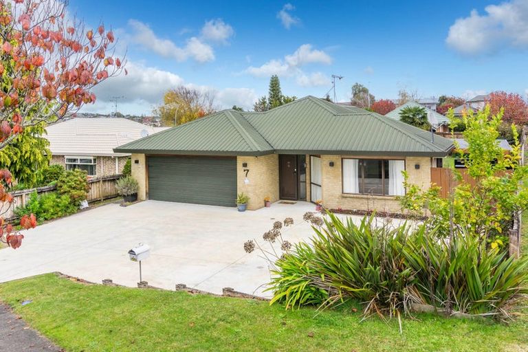 Photo of property in 7 Hollinger Place, Nawton, Hamilton, 3200