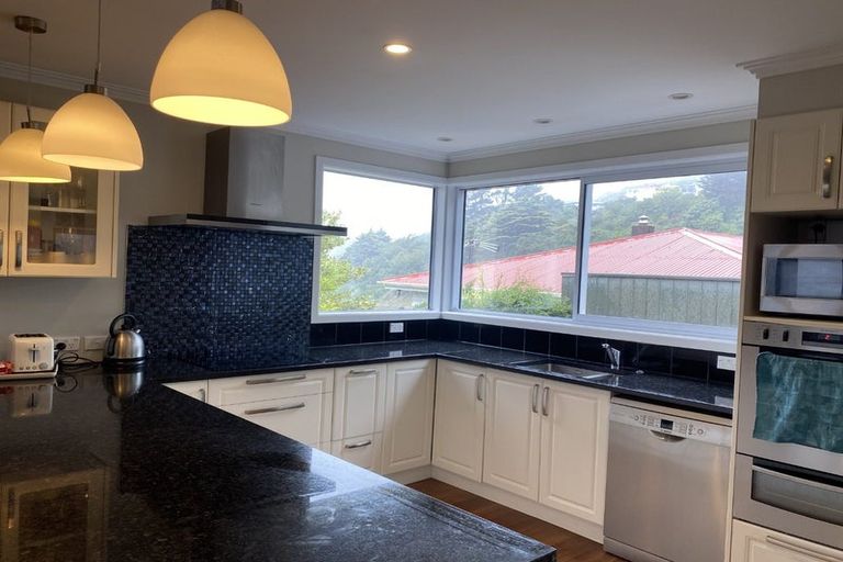 Photo of property in 2 Mayfair Place, Tawa, Wellington, 5028