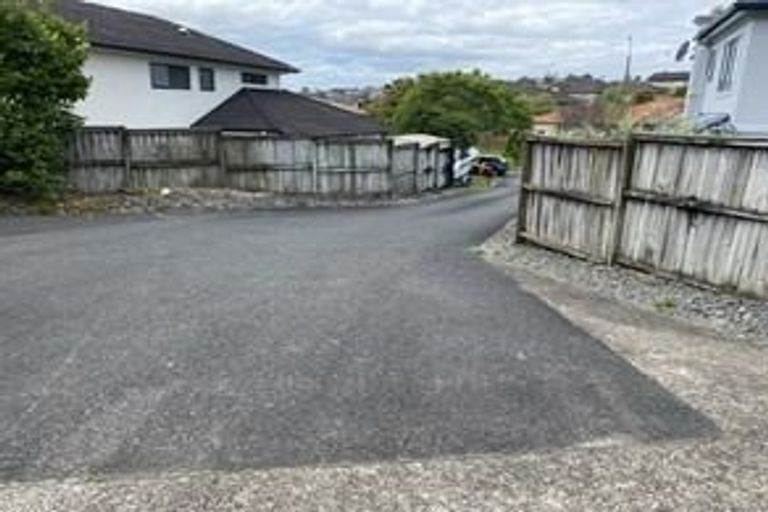 Photo of property in 15 Malin Place, Pinehill, Auckland, 0632