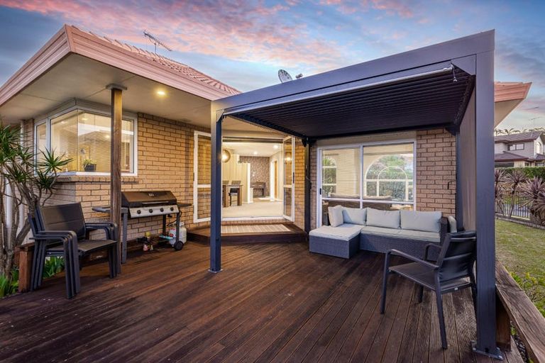 Photo of property in 6 Hanly Close, West Harbour, Auckland, 0618