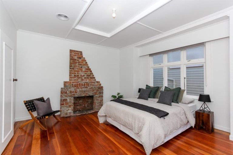 Photo of property in 22 Bulteel Street, New Plymouth, 4310