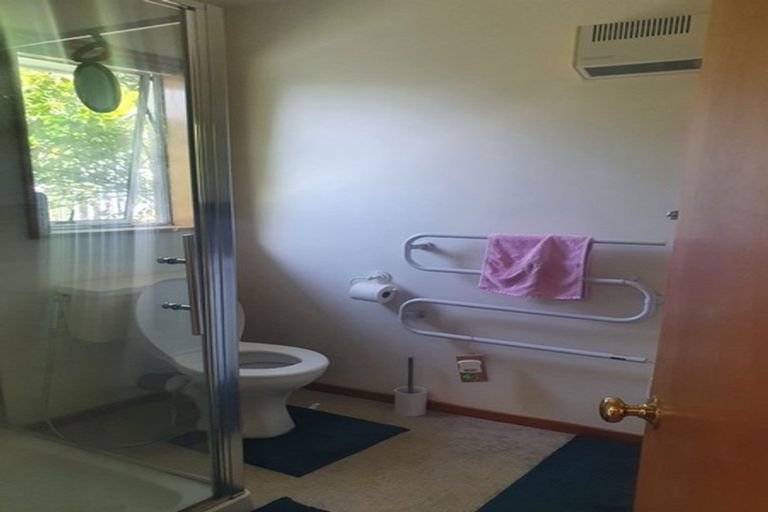 Photo of property in 4 Inglewood Place, Avonhead, Christchurch, 8042