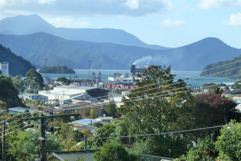 Photo of property in 9a Dorset Street, Picton, 7220