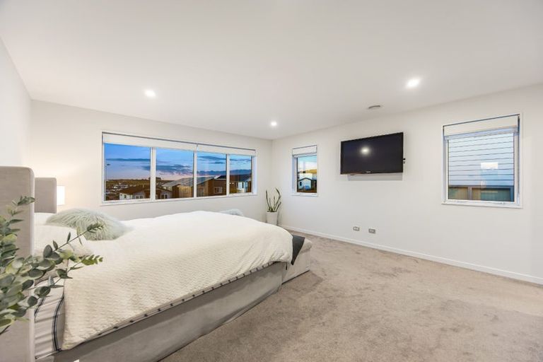 Photo of property in 32 Cavalli Road, Long Bay, Auckland, 0630