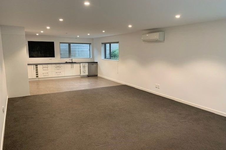 Photo of property in 18 Kellsmere Crescent, Island Bay, Wellington, 6023