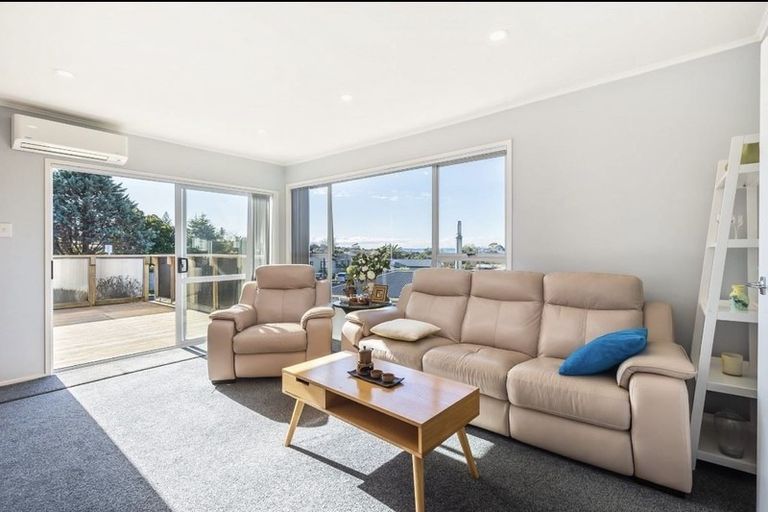 Photo of property in 11 Reydon Place, Cockle Bay, Auckland, 2014