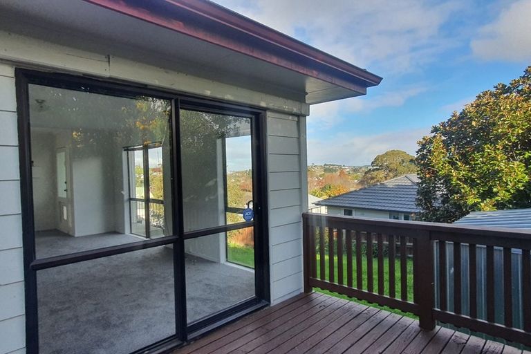 Photo of property in 9 Fitzherbert Avenue, West Harbour, Auckland, 0618