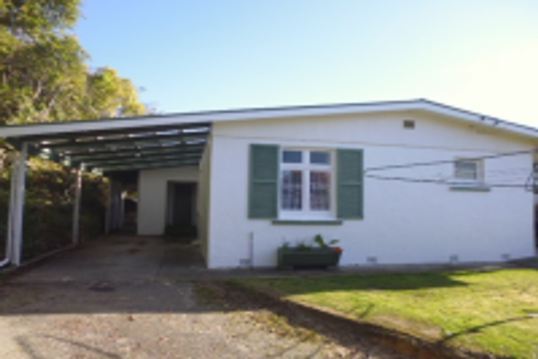 Photo of property in 37 Milton Terrace, Picton, 7220