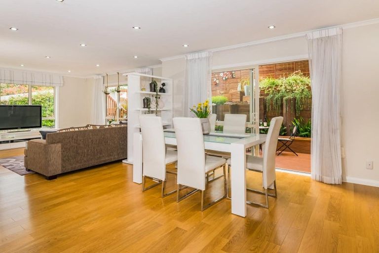 Photo of property in 32 Becroft Drive, Forrest Hill, Auckland, 0620