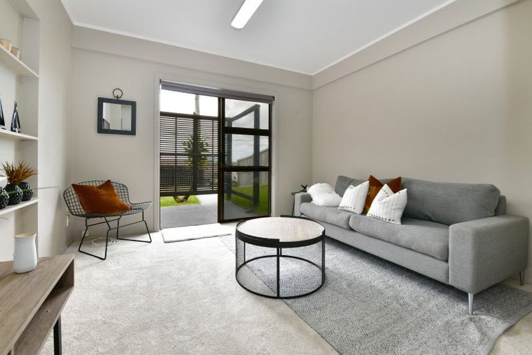 Photo of property in 18 Melandra Road, Stanmore Bay, Whangaparaoa, 0932