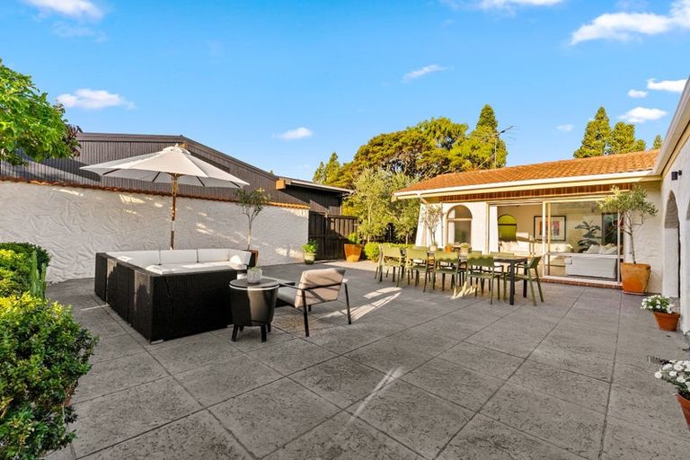 Photo of property in 84 Chelsea View Drive, Chatswood, Auckland, 0626