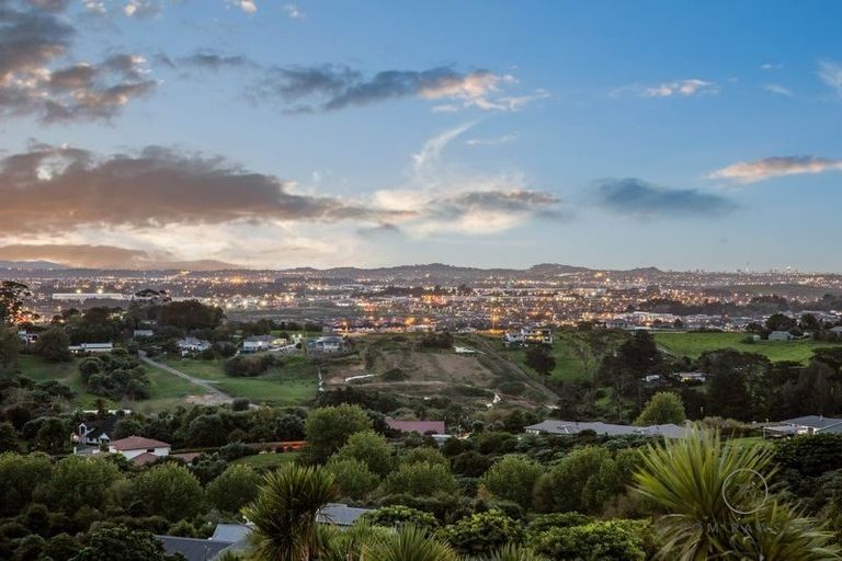 Photo of property in 3 Coronet Lane, Flat Bush, Auckland, 2019