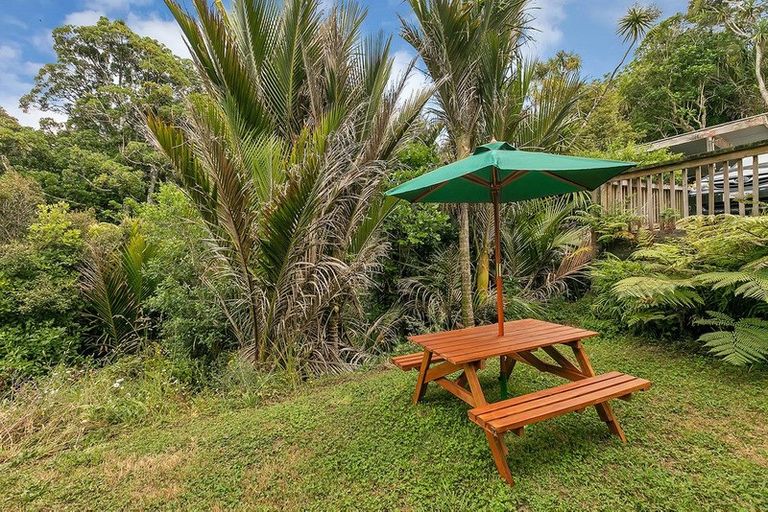 Photo of property in 146 Glenfield Road, Birkenhead, Auckland, 0626