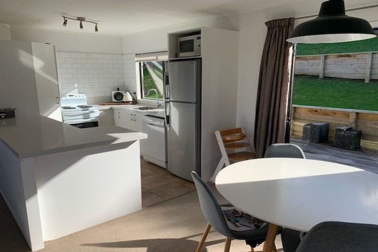 Photo of property in 20 Amery Place, West Harbour, Auckland, 0618