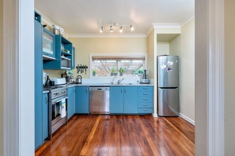 Photo of property in 1/46 Hillcrest Avenue, Hillcrest, Auckland, 0627