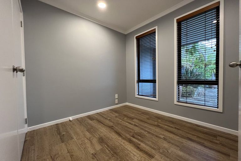 Photo of property in 60 Spencer Road, Pinehill, Auckland, 0632