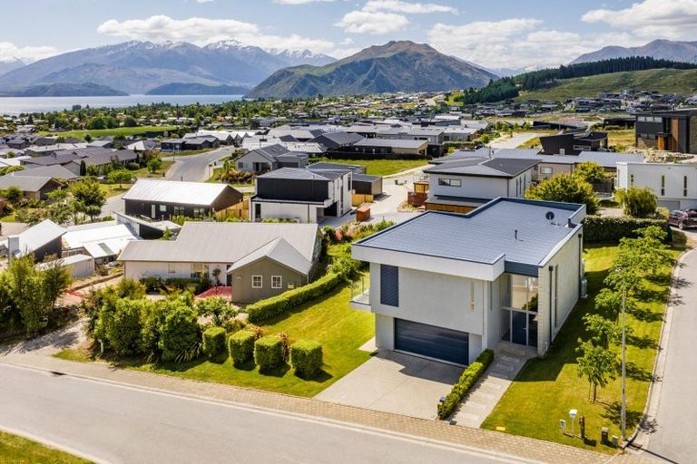 Photo of property in 5 Bovett Place, Wanaka, 9305