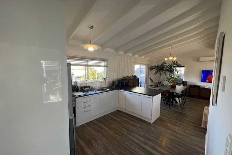 Photo of property in 1373 Whangaparaoa Road, Army Bay, Whangaparaoa, 0930