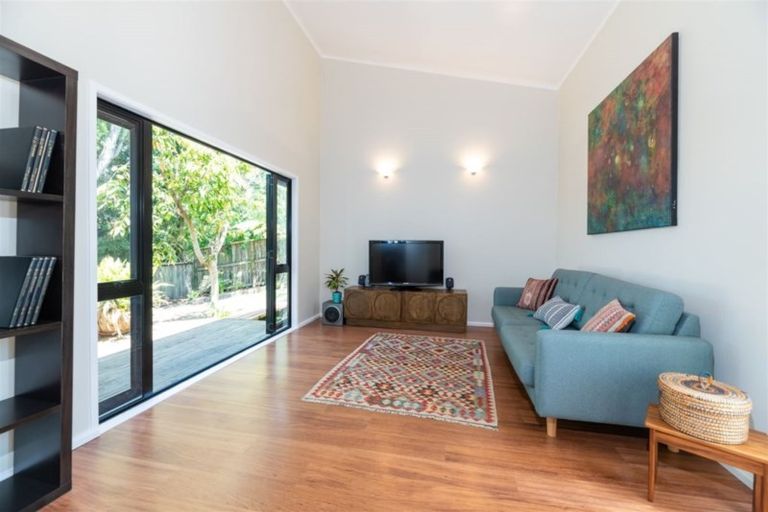 Photo of property in 1/141 Weatherly Road, Torbay, Auckland, 0630