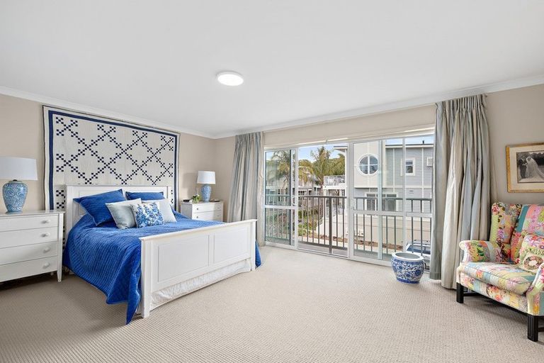 Photo of property in 18 Kensington Drive, Orewa, 0931