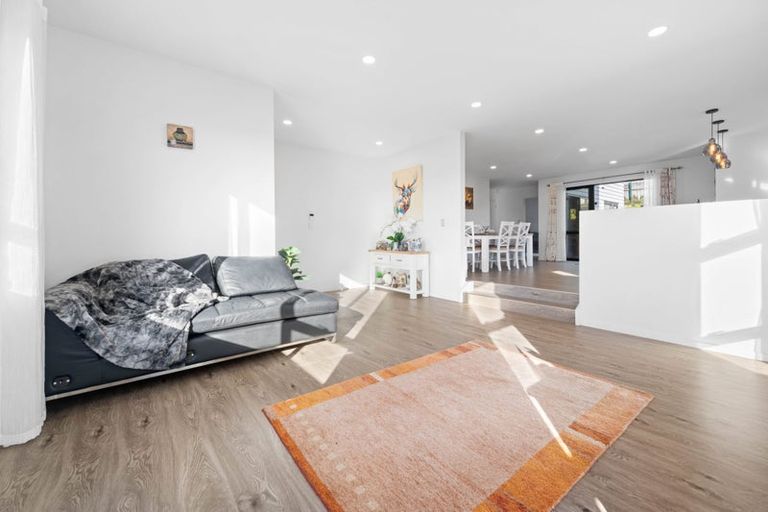 Photo of property in 32 Huarahi Pai Road, Huapai, Kumeu, 0810