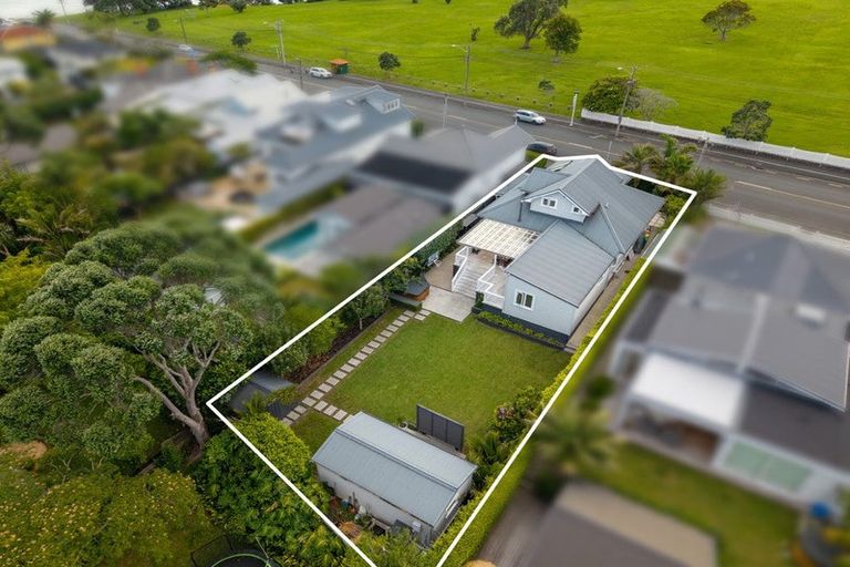 Photo of property in 165 Vauxhall Road, Narrow Neck, Auckland, 0624