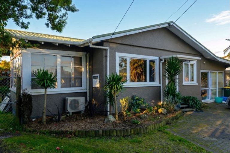 Photo of property in 11 Lee Road, Hannahs Bay, Rotorua, 3010