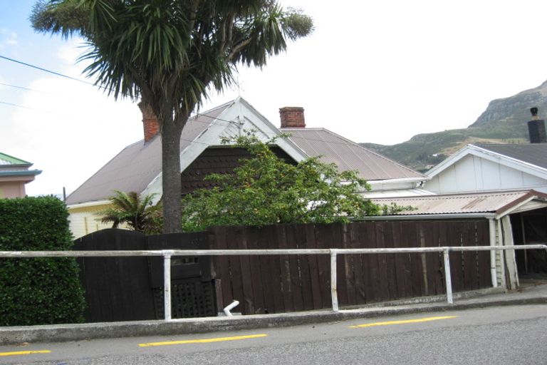 Photo of property in 14 Sumner Road, Lyttelton, 8082