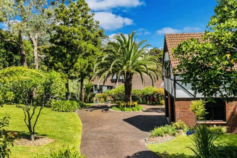 Photo of property in 23-25 Bernard Magnus Lane, Greenhithe, Auckland, 0632