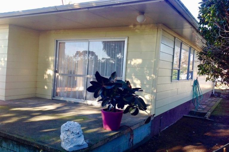 Photo of property in 3 Airedale Place, Waitara, 4320