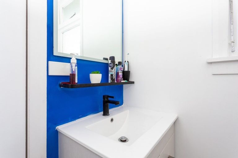 Photo of property in 64 Great North Road, Saint Johns Hill, Whanganui, 4500