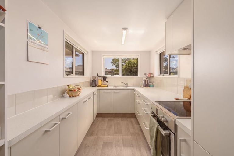 Photo of property in 6 Laing Crescent, Heathcote Valley, Christchurch, 8022