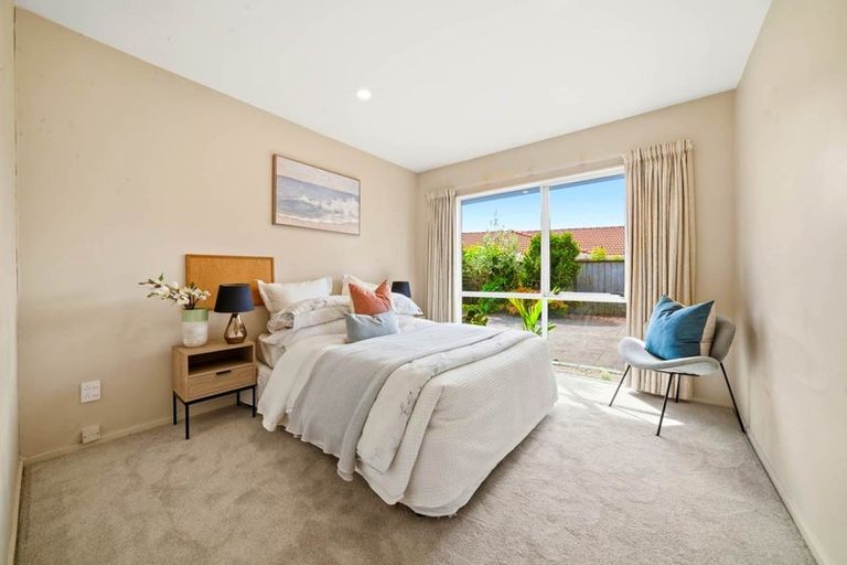 Photo of property in 22 Suncrest Drive, West Harbour, Auckland, 0618