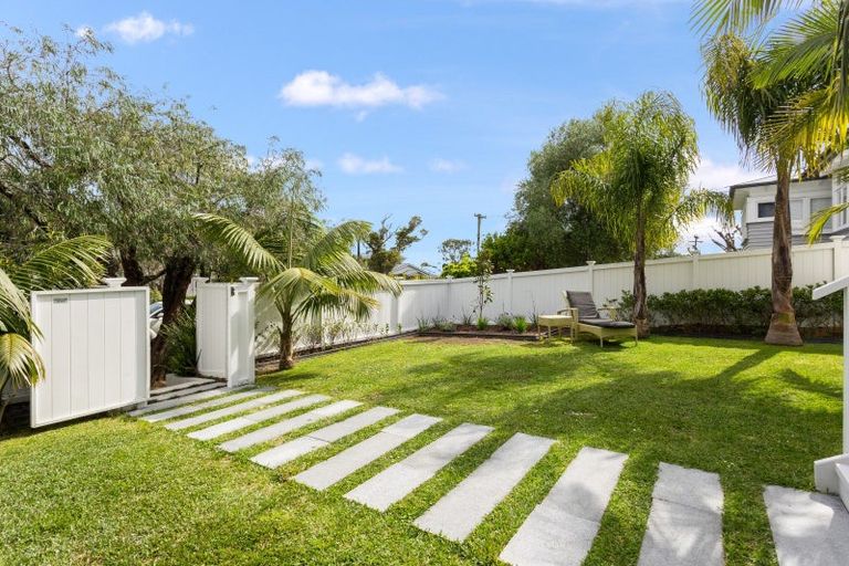 Photo of property in 35 William Denny Avenue, Westmere, Auckland, 1022