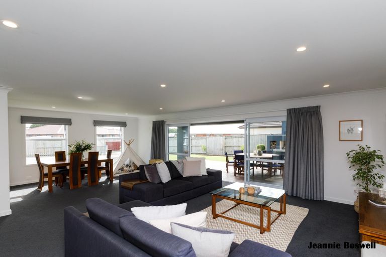 Photo of property in 51 Liberty Grove, Kelvin Grove, Palmerston North, 4414