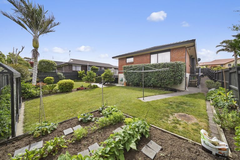 Photo of property in 26 Loloma Drive, Half Moon Bay, Auckland, 2012