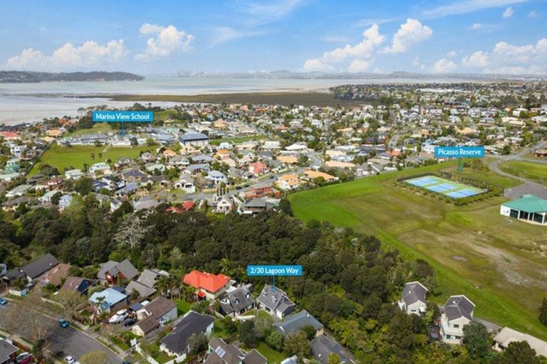 Photo of property in 2/30 Lagoon Way, West Harbour, Auckland, 0618