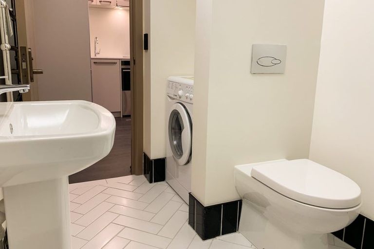 Photo of property in 303/3 Roxburgh Street, Mount Victoria, Wellington, 6011